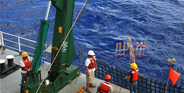 Researchers deploy a deepsea sampler