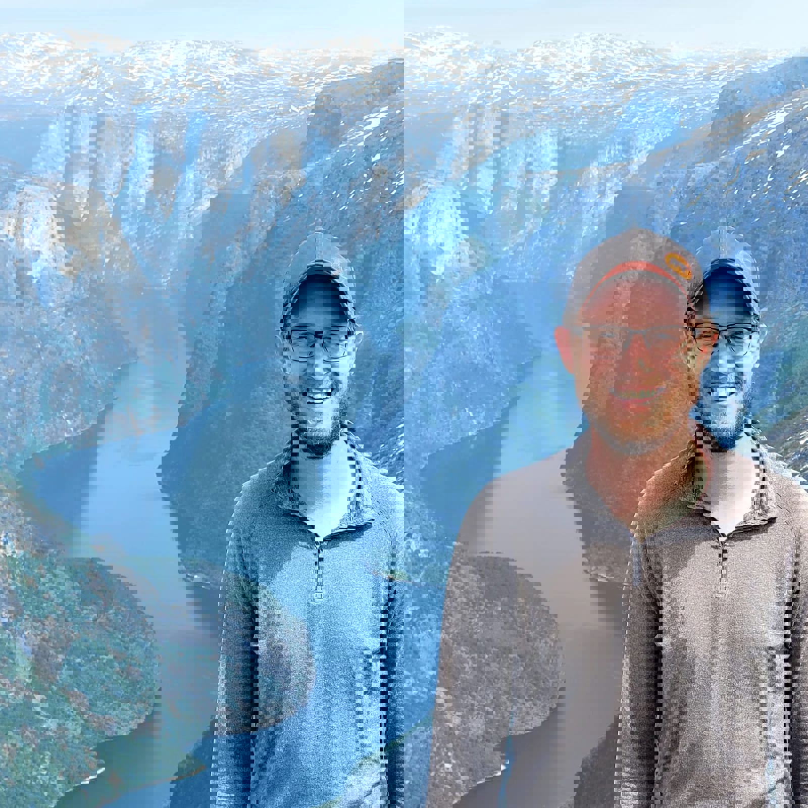 Logan overlooking Bakkanosi, Nærøyfjord