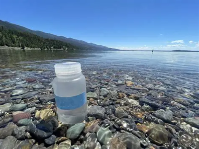 Sample bottle with thermometer measuring temperature